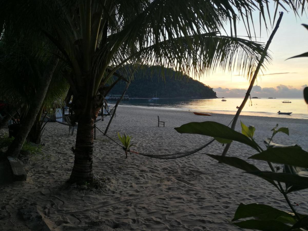 Rainbow Tioman Cottage Kampong Juara ภายนอก รูปภาพ