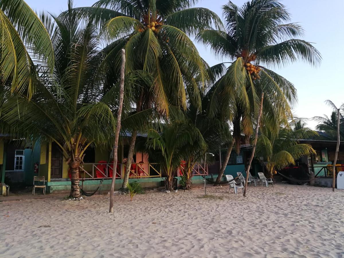Rainbow Tioman Cottage Kampong Juara ภายนอก รูปภาพ